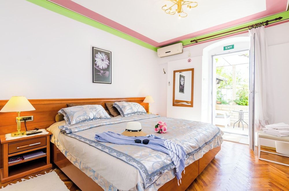 undefined Apartments Nicol 2