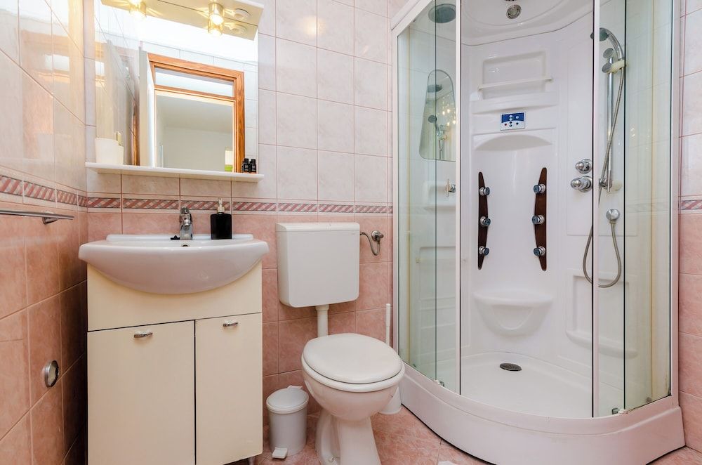 undefined Apartments Nicol 10