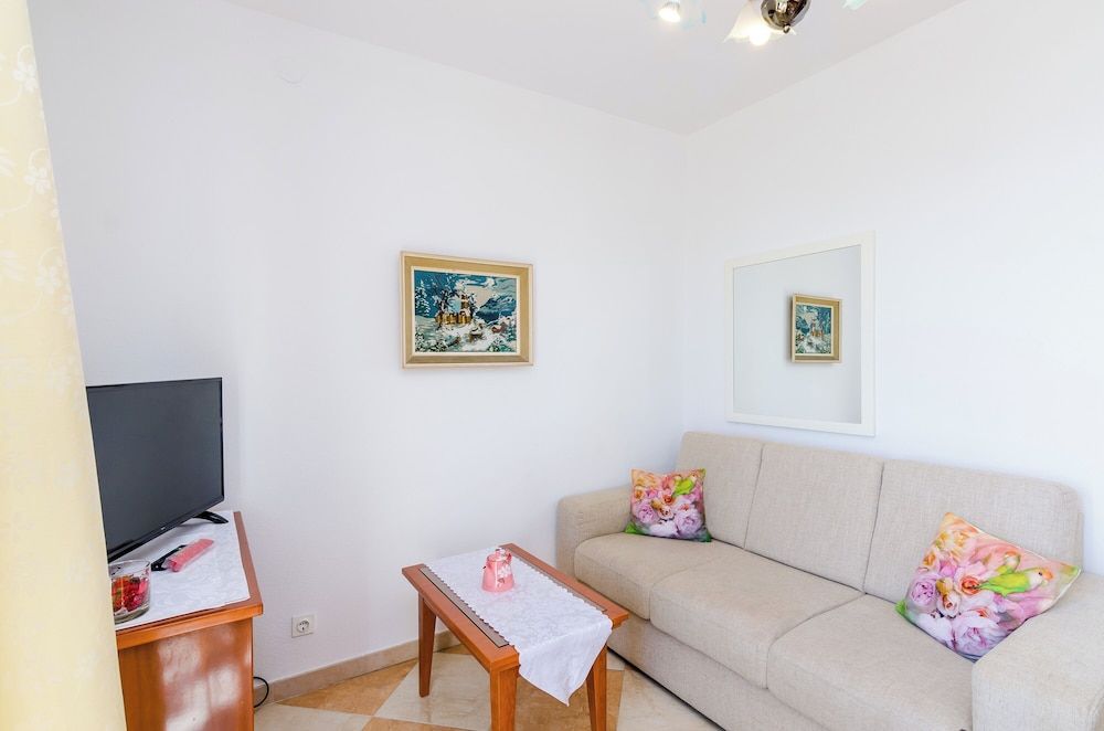 Apartments Nicol Apartment (Two-Bedroom Apartment with Balcony) 11