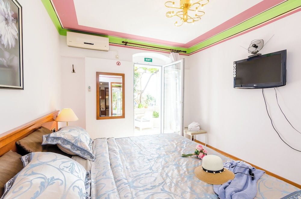 undefined Apartments Nicol 6