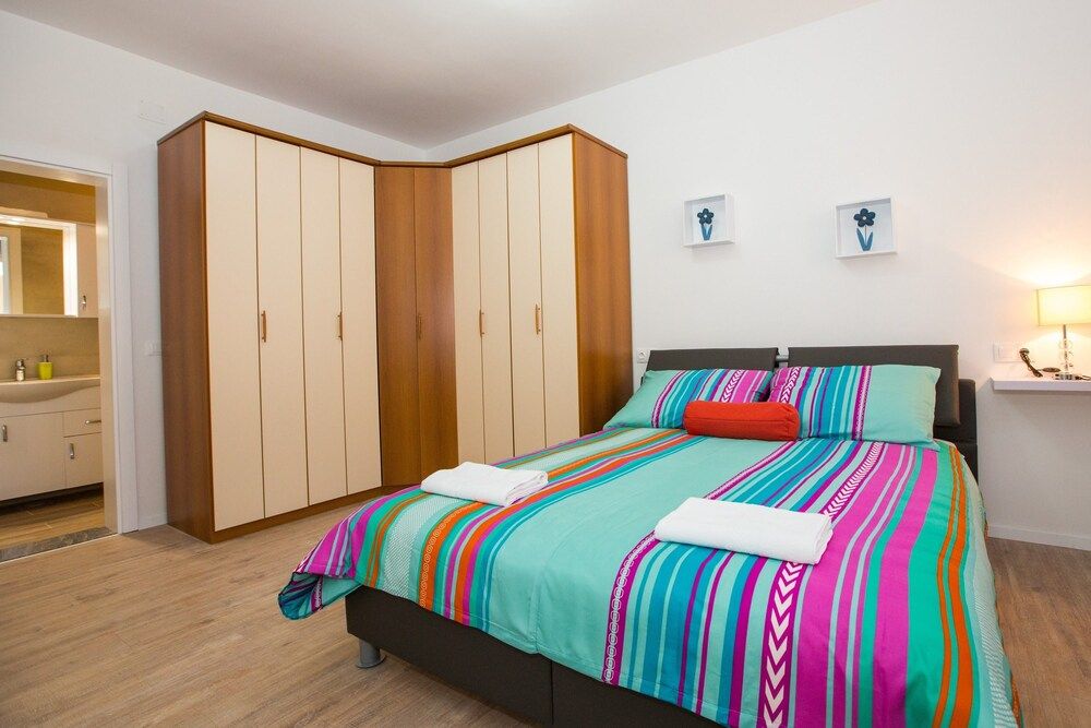 undefined City Apartments Lani 3 7