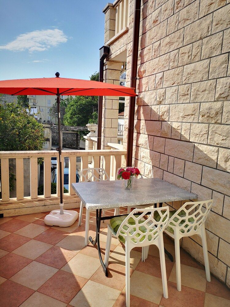 undefined City Apartments Lani 3 6