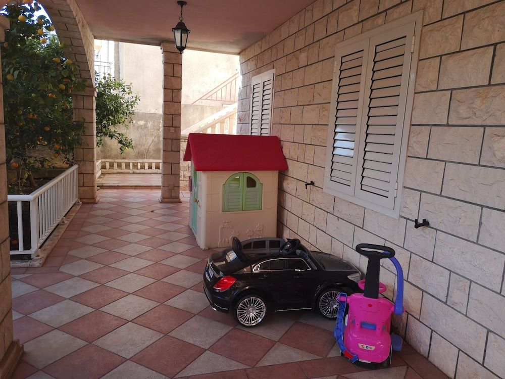 undefined City Apartments Lani 3 3