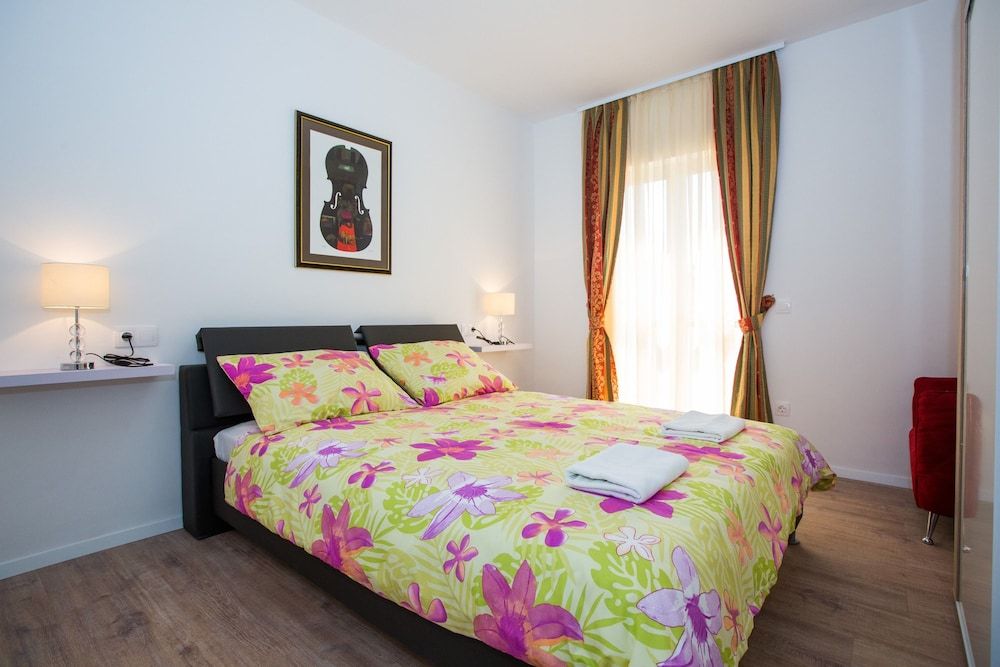 undefined City Apartments Lani 3 8