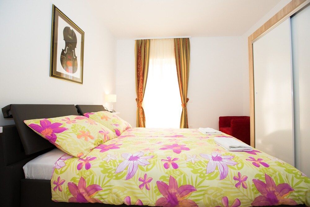 undefined City Apartments Lani 3 9