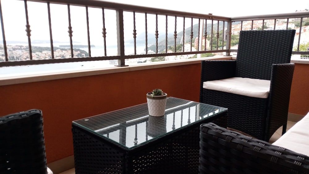 undefined Apartment Blue Eye 8