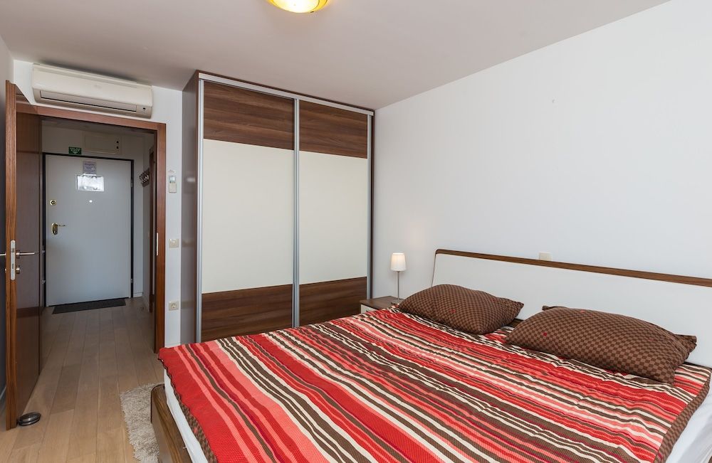 undefined Apartment Blue Eye 9