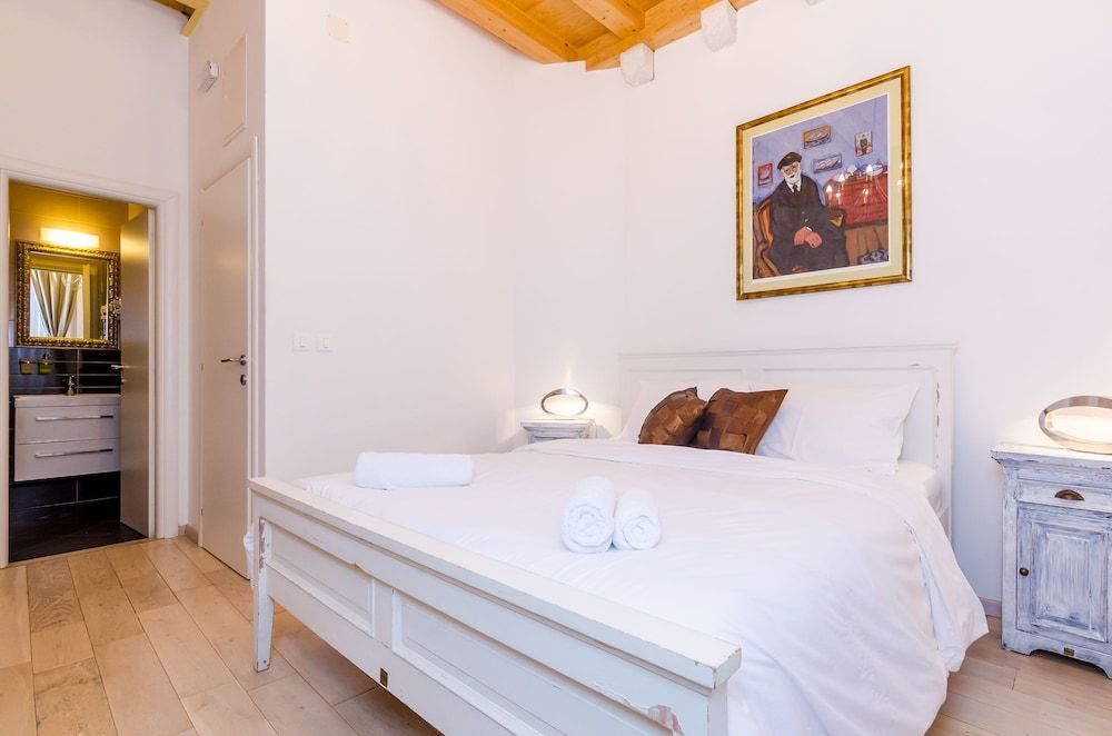 undefined Apartments Zoro 8