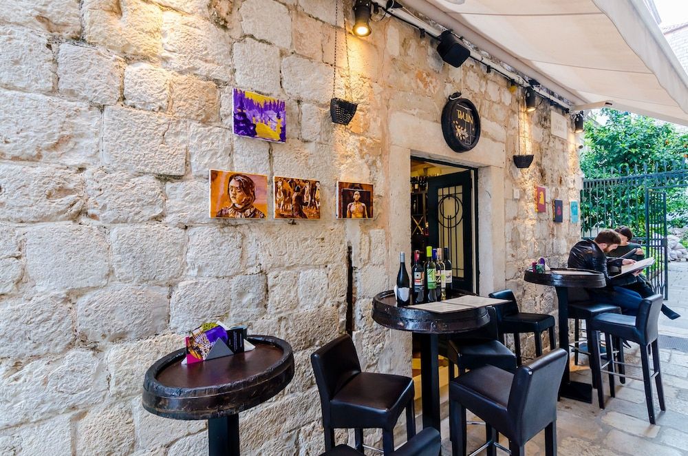 undefined Apartments Zoro 2