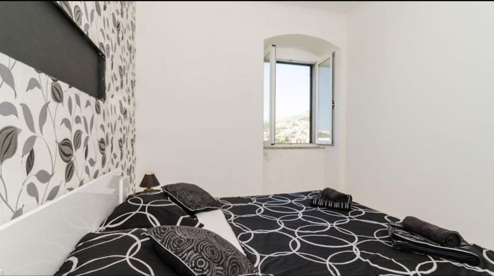 undefined Apartments Vanessa 6