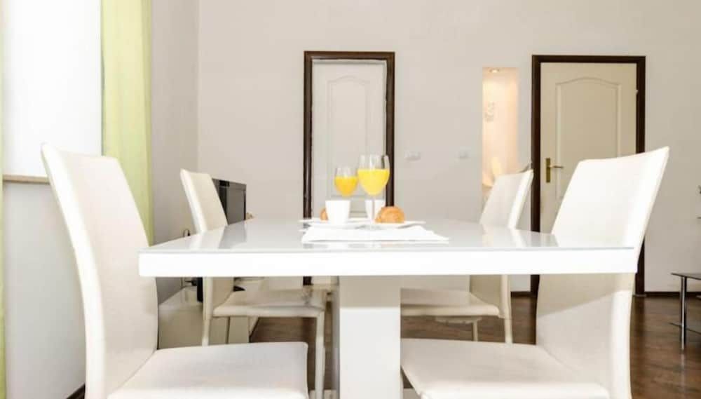 undefined Apartments Vanessa 5