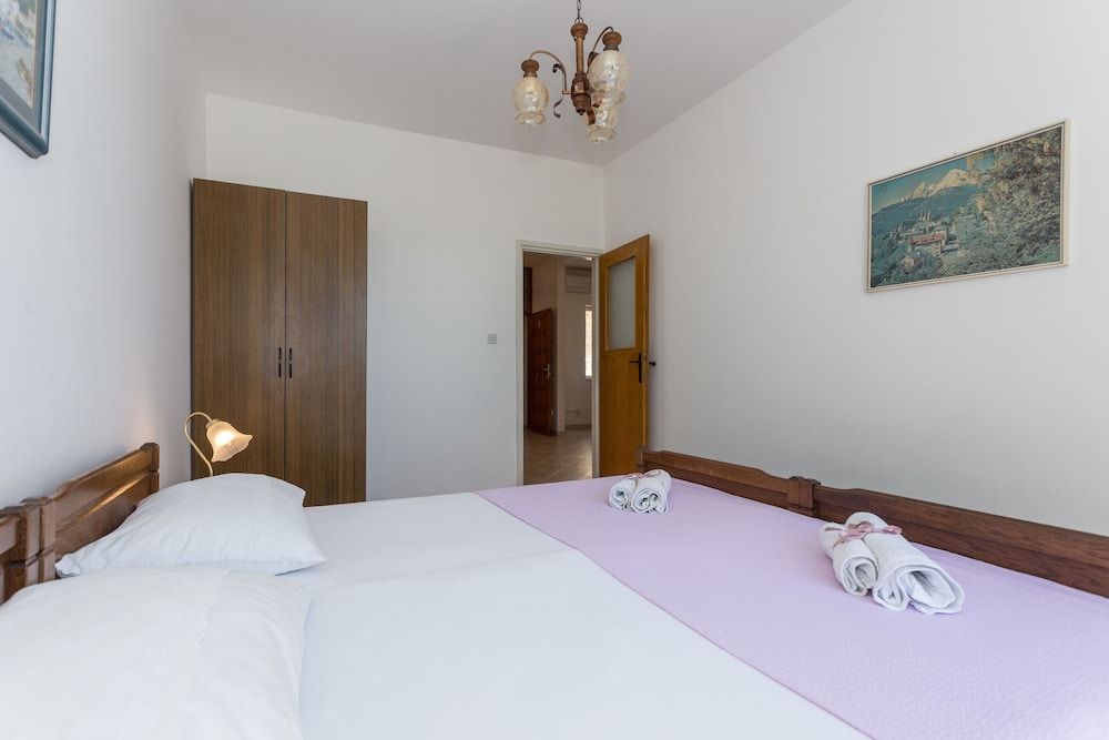 undefined Alan Apartment 5