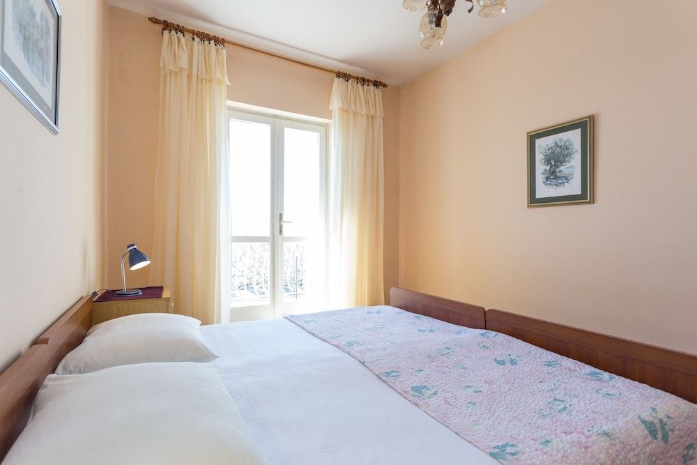 undefined Alan Apartment 6