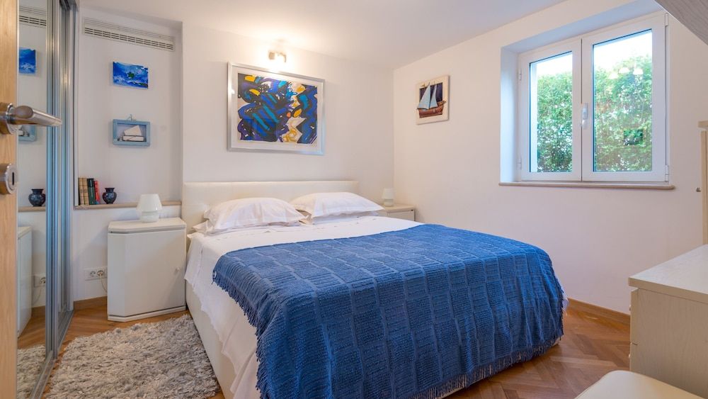 undefined Mair Apartment 5