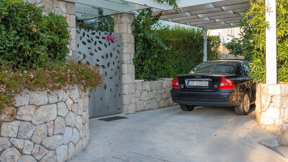 undefined Mair Apartment 3