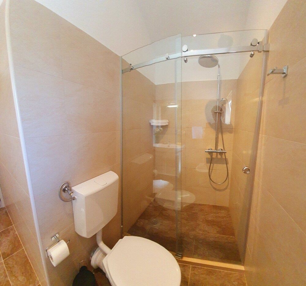 undefined Mara Apartment 8