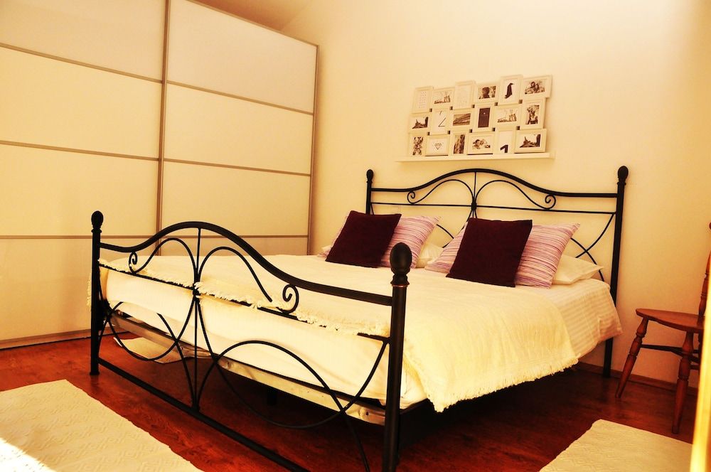 undefined Mara Apartment 3