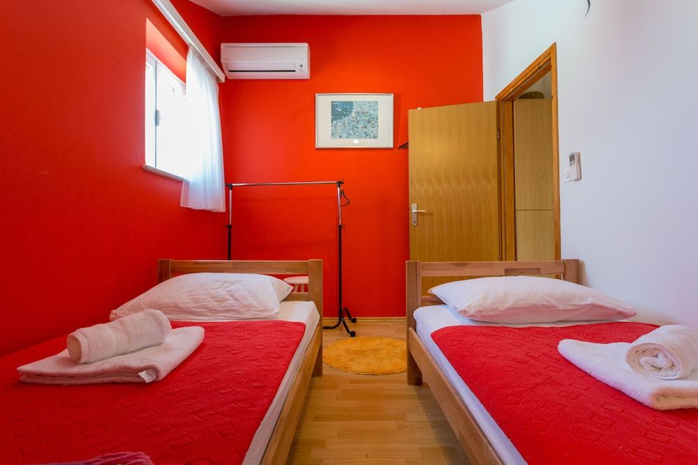 undefined Nika Toni Apartment 5