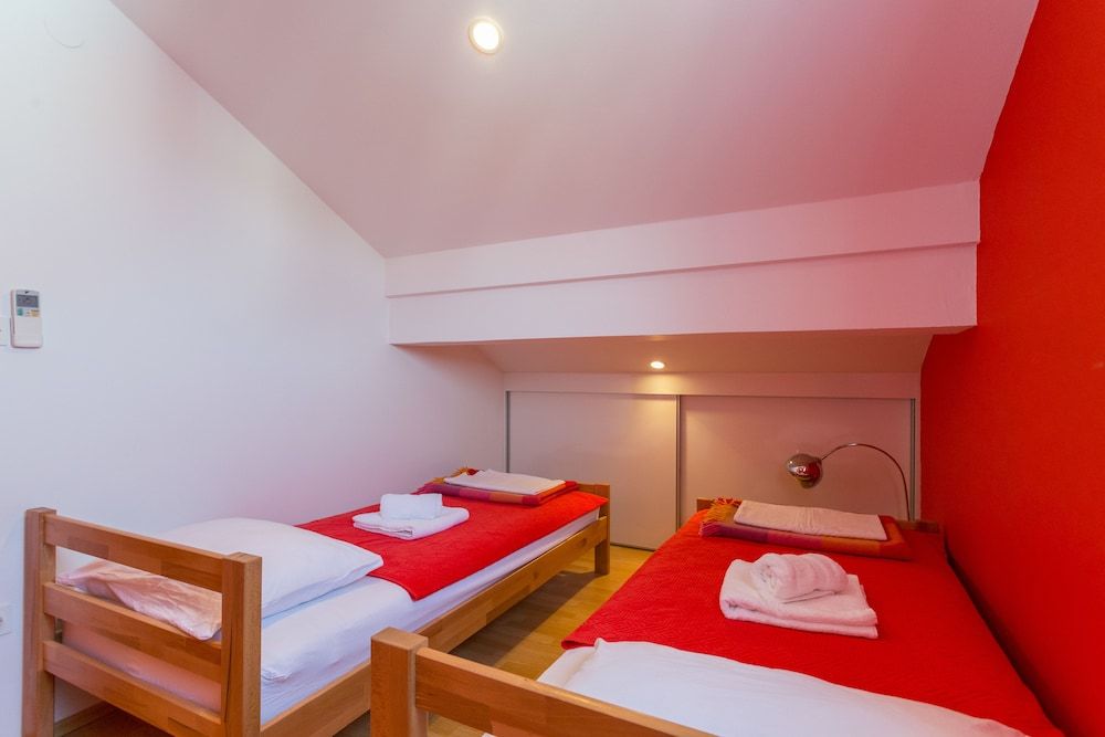 undefined Nika Toni Apartment 3