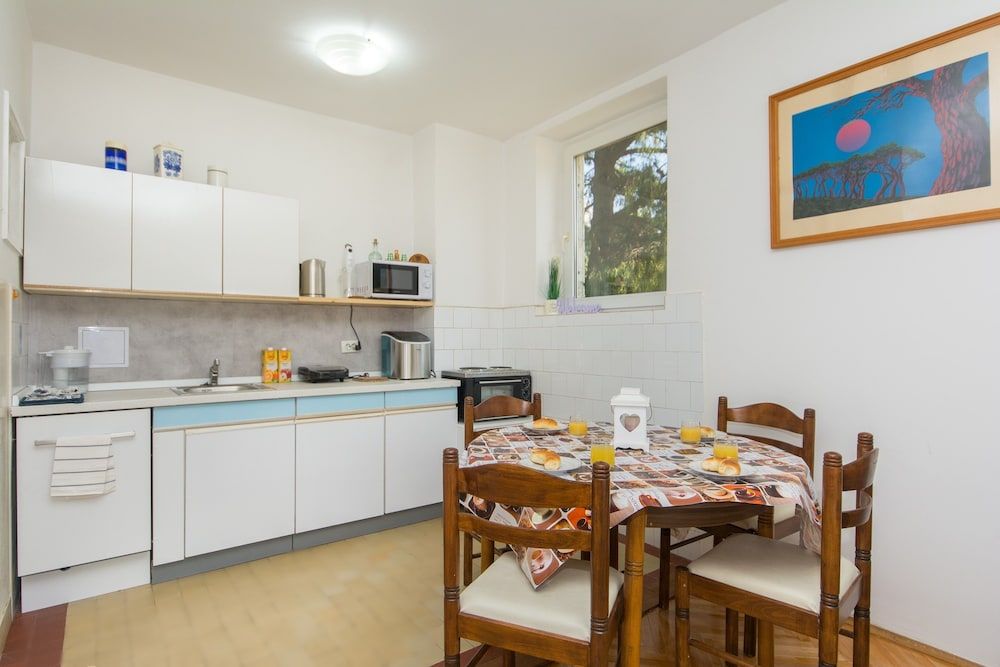 undefined Mellow Yellow Dubrovnik 3