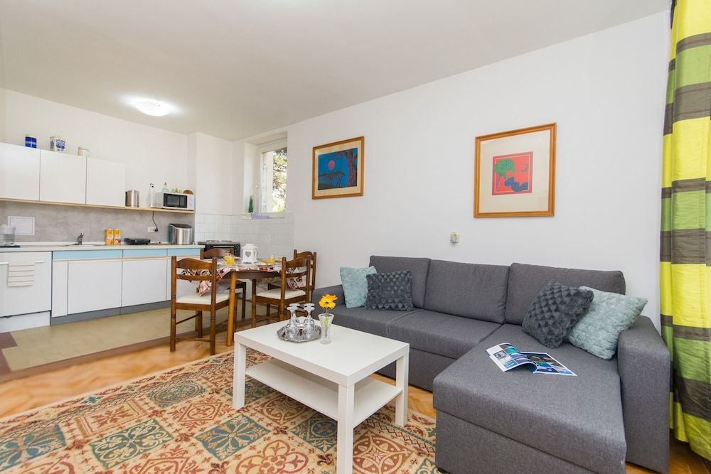 undefined Mellow Yellow Dubrovnik 4