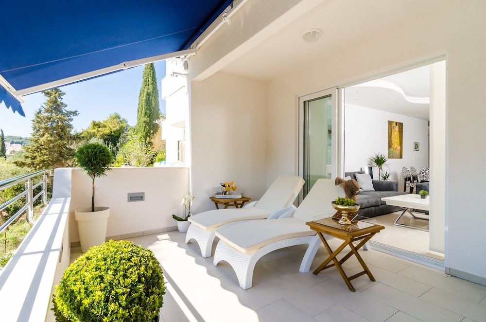 Magellan Deluxe One Deluxe Apartment, Garden View 13