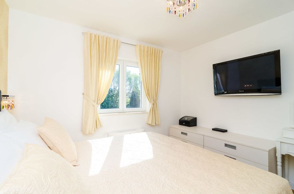 Magellan Deluxe One Deluxe Apartment, Garden View 2