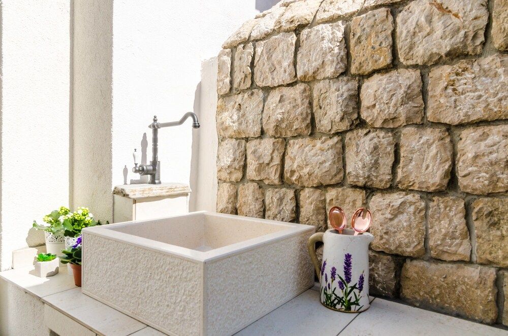 undefined Magellan Deluxe One 8