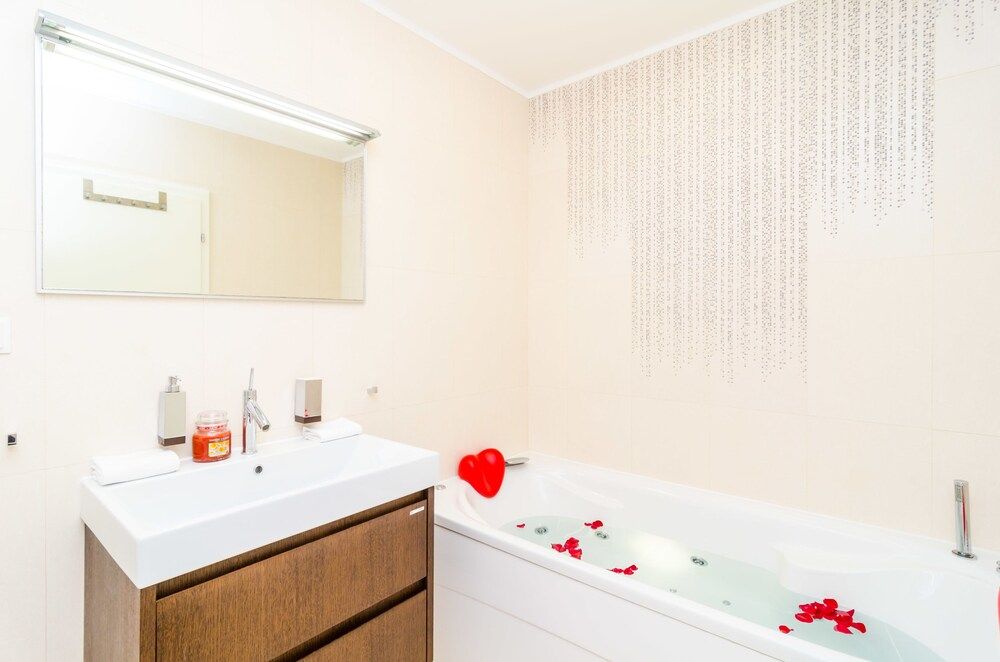 Magellan Deluxe One Deluxe Apartment, Garden View 25