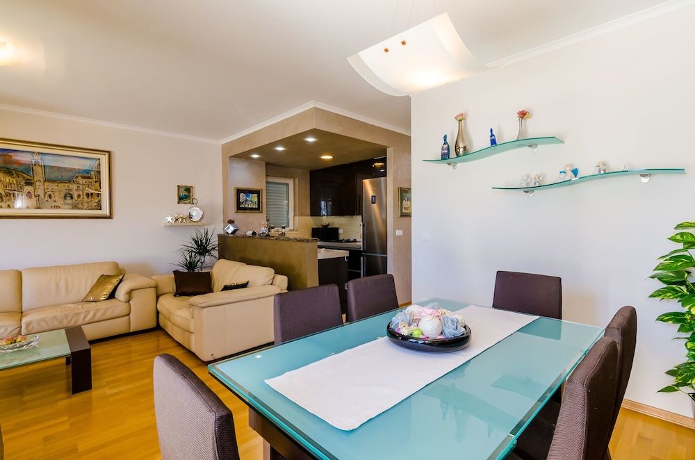 undefined Magellan Deluxe Two 4