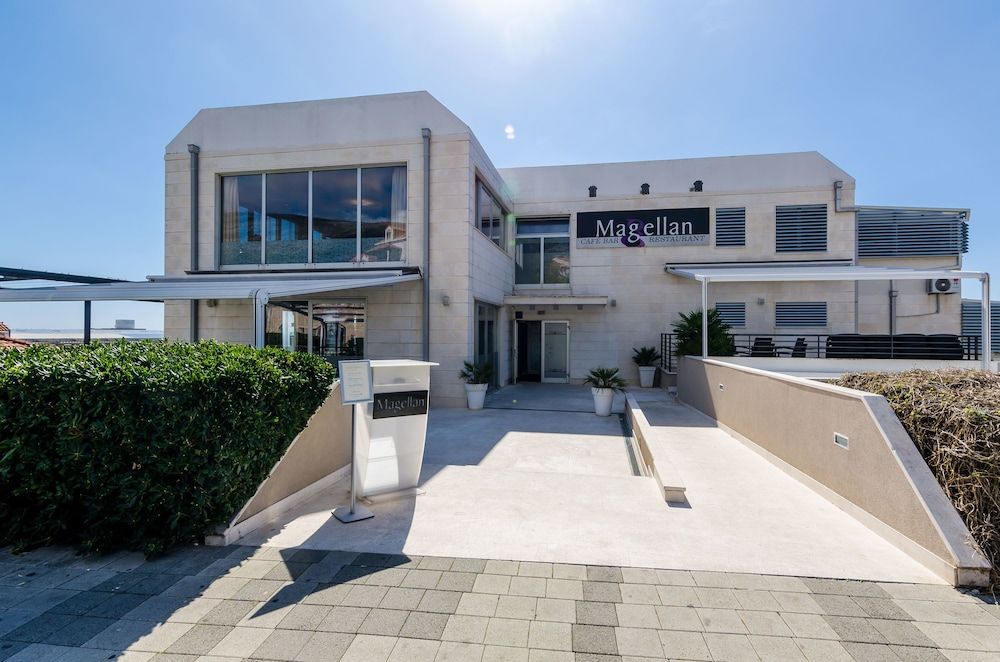 undefined Magellan Deluxe Two 3