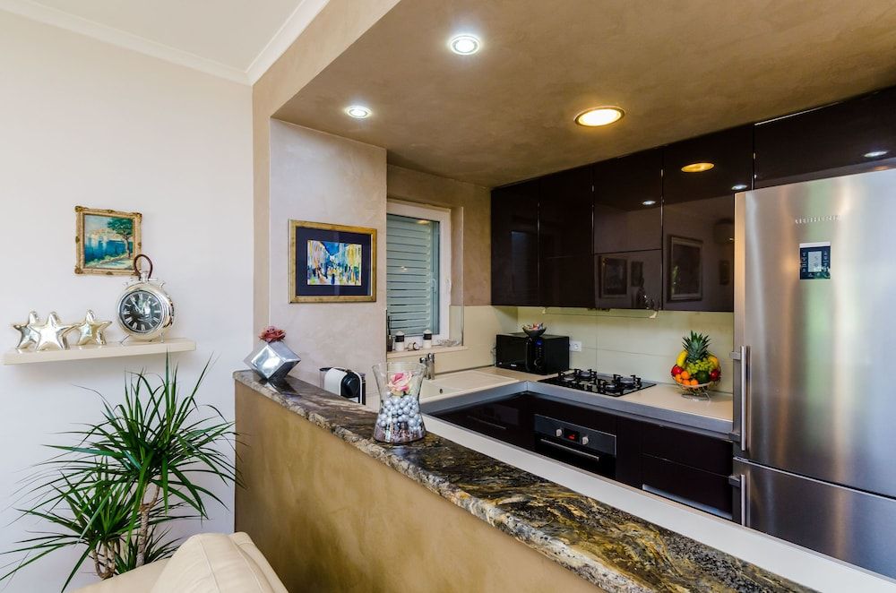 undefined Magellan Deluxe Two 6