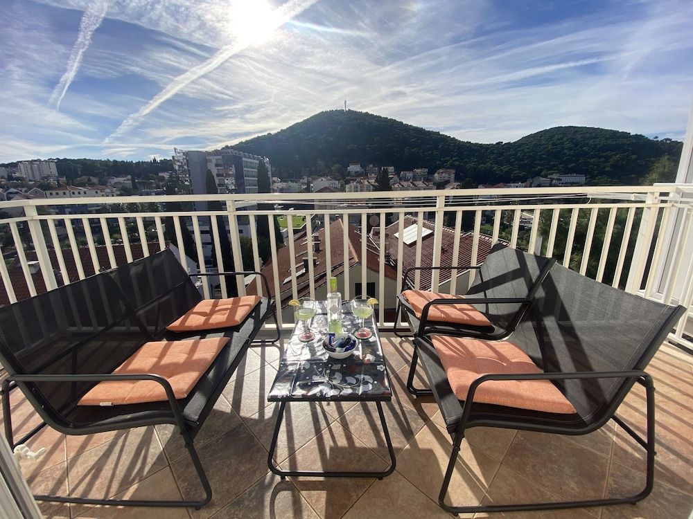 undefined Villa Mar 2