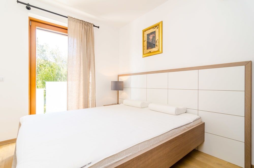 undefined Apartments Lula 10