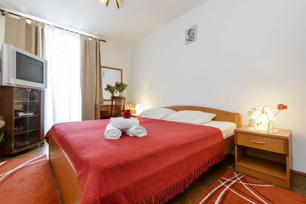 undefined Oreb's Dream Apartments