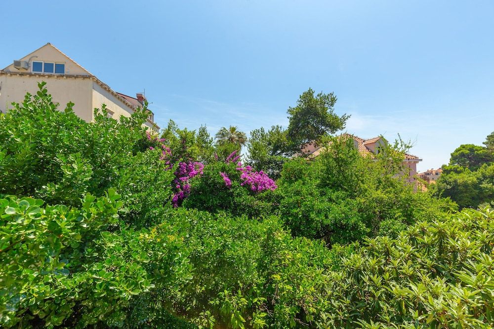 undefined Studio Amy 4