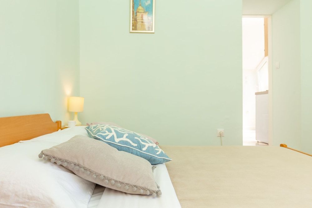 undefined Studio Amy 10