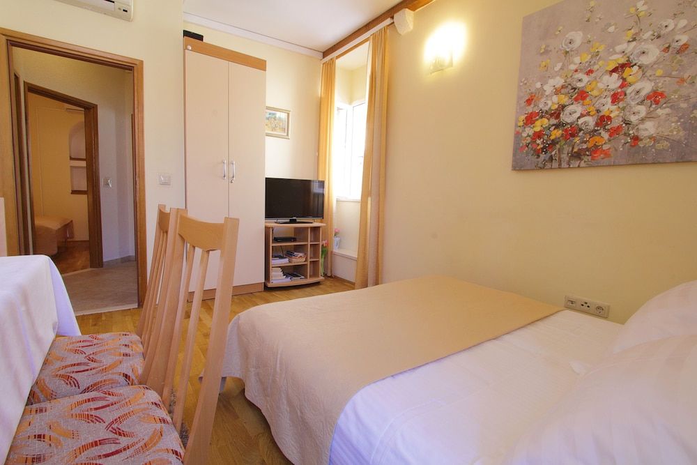 Apartments Kovac Old Town Apartment, 1 Bedroom (1) 9