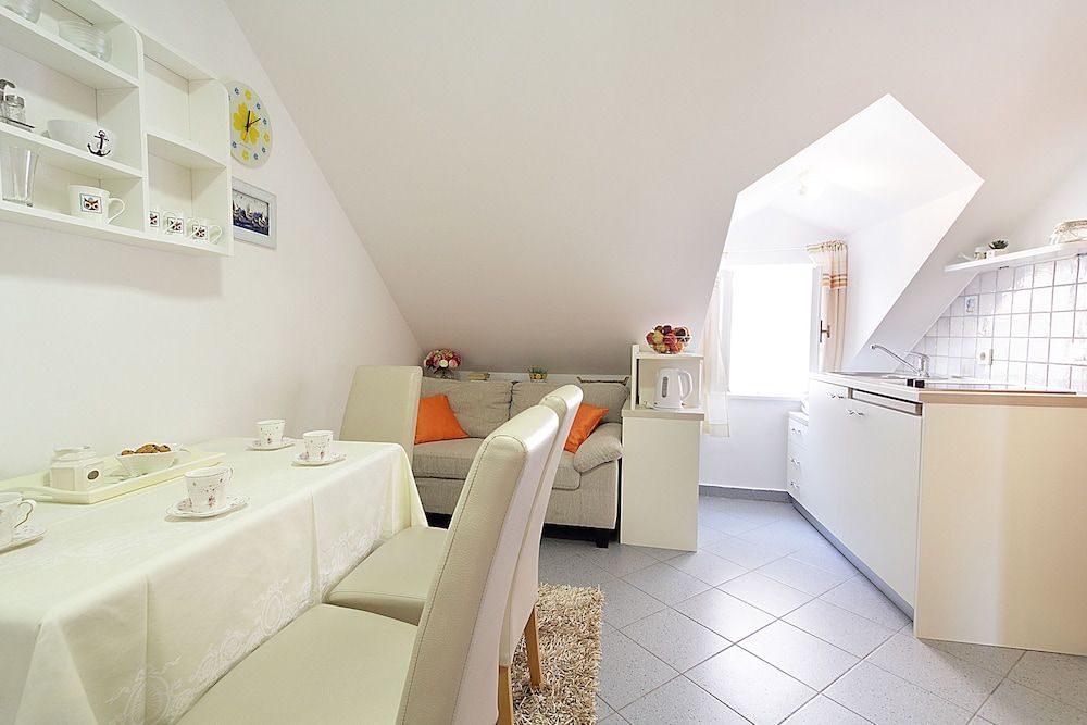 Apartments Kovac Old Town Apartment, 2 Bedrooms (2) 8