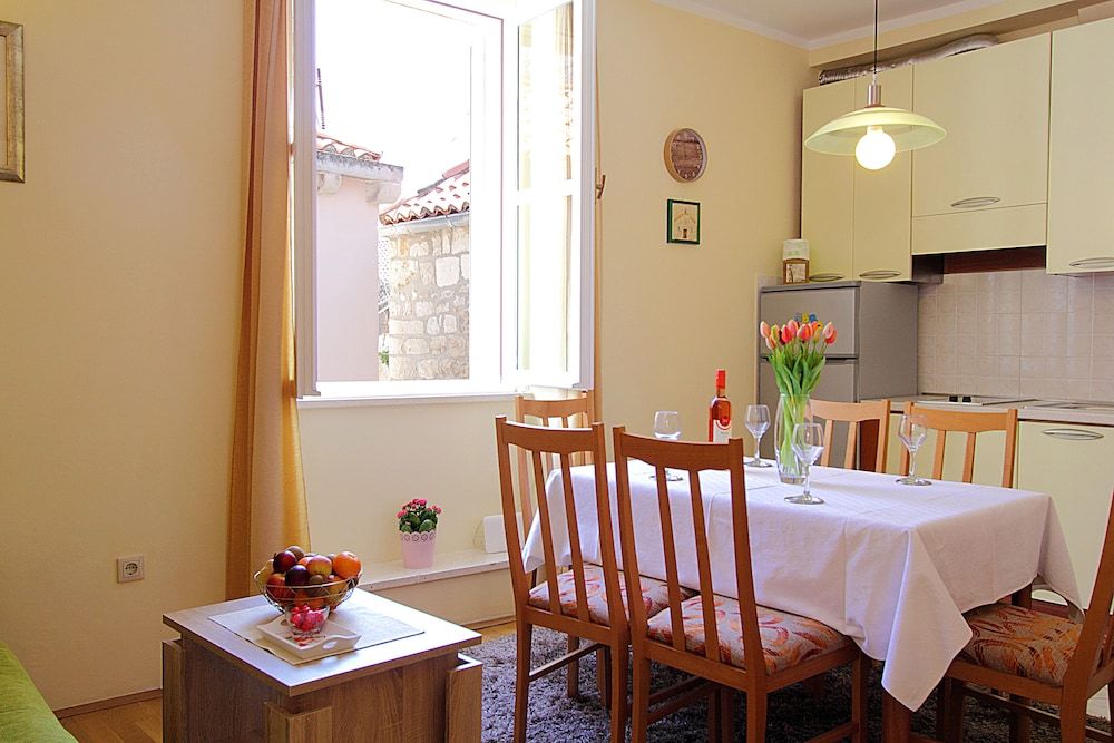 Apartments Kovac Old Town Apartment, 1 Bedroom (1) 6