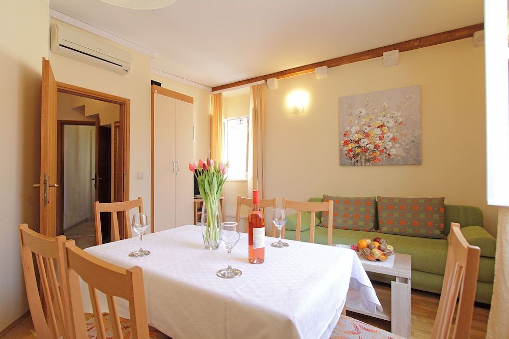 Apartments Kovac Old Town Apartment, 1 Bedroom (1) 4