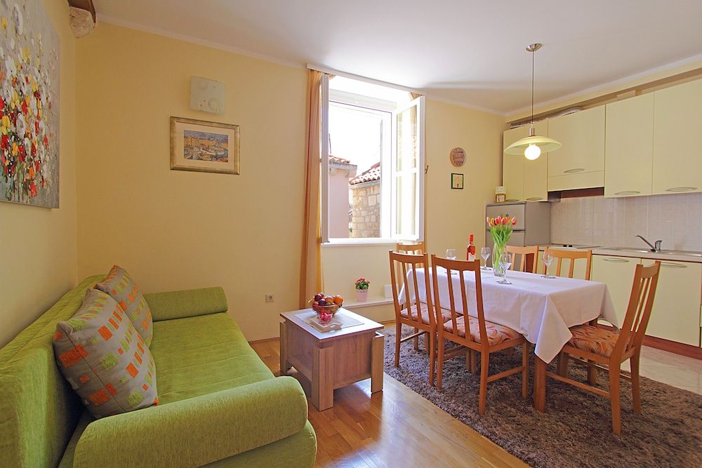 Apartments Kovac Old Town Apartment, 1 Bedroom (1) 14