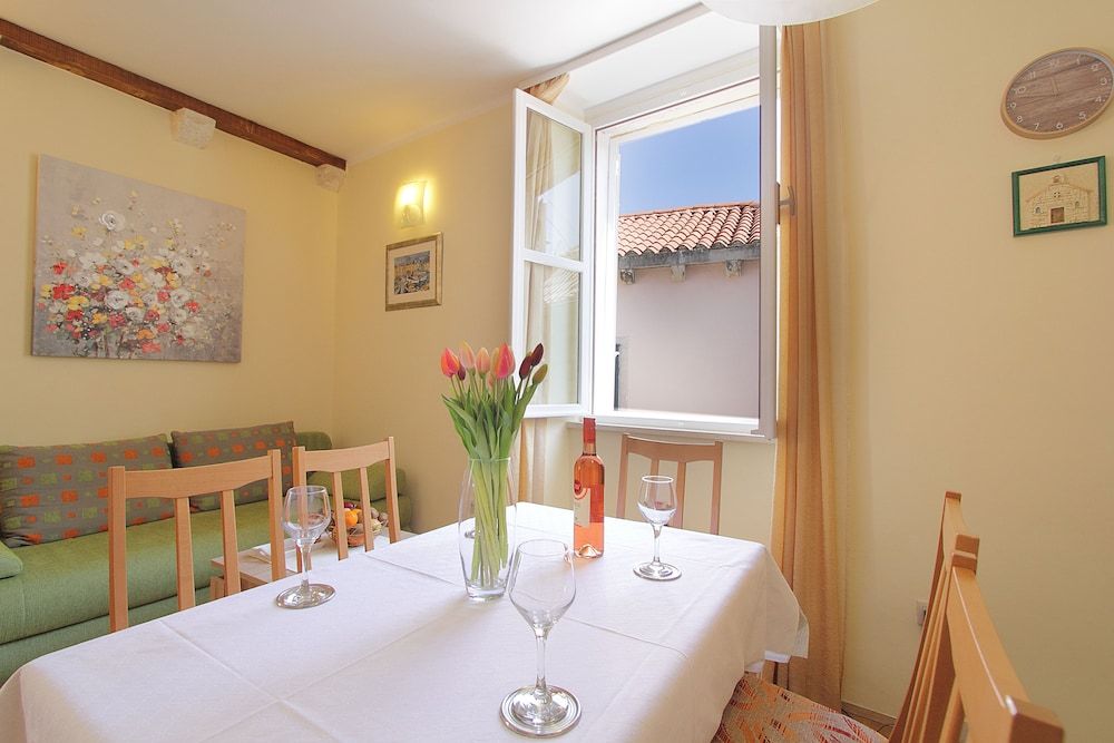 Apartments Kovac Old Town Apartment, 1 Bedroom (1) 13