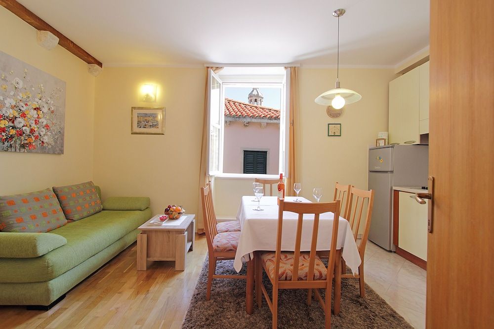 Apartments Kovac Old Town Apartment, 1 Bedroom (1) 8
