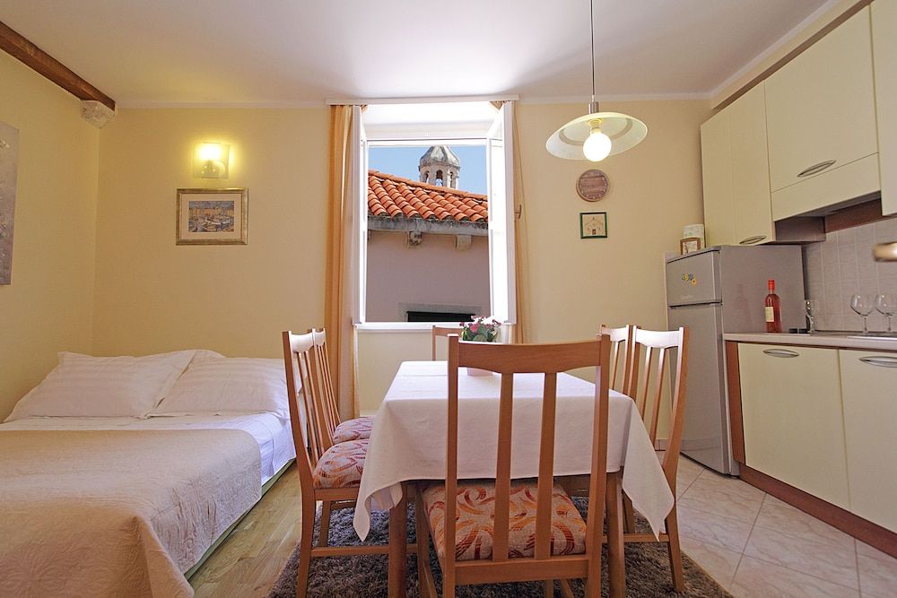 Apartments Kovac Old Town Apartment, 1 Bedroom (1) 15