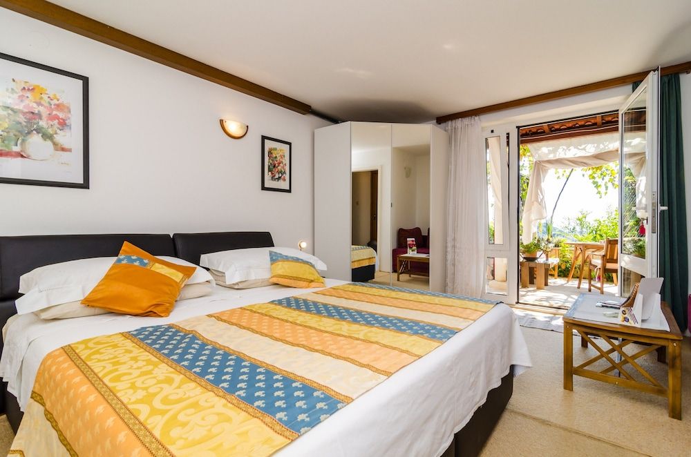 undefined Apartments Kiki 10