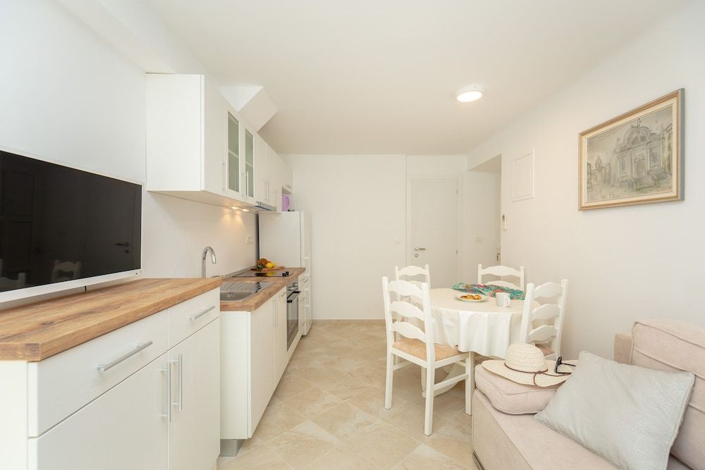 undefined Apartment Emily 9