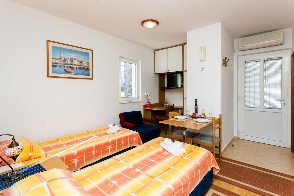 Apartments Miramare & Campara Standard Studio, Terrace, Garden View 2