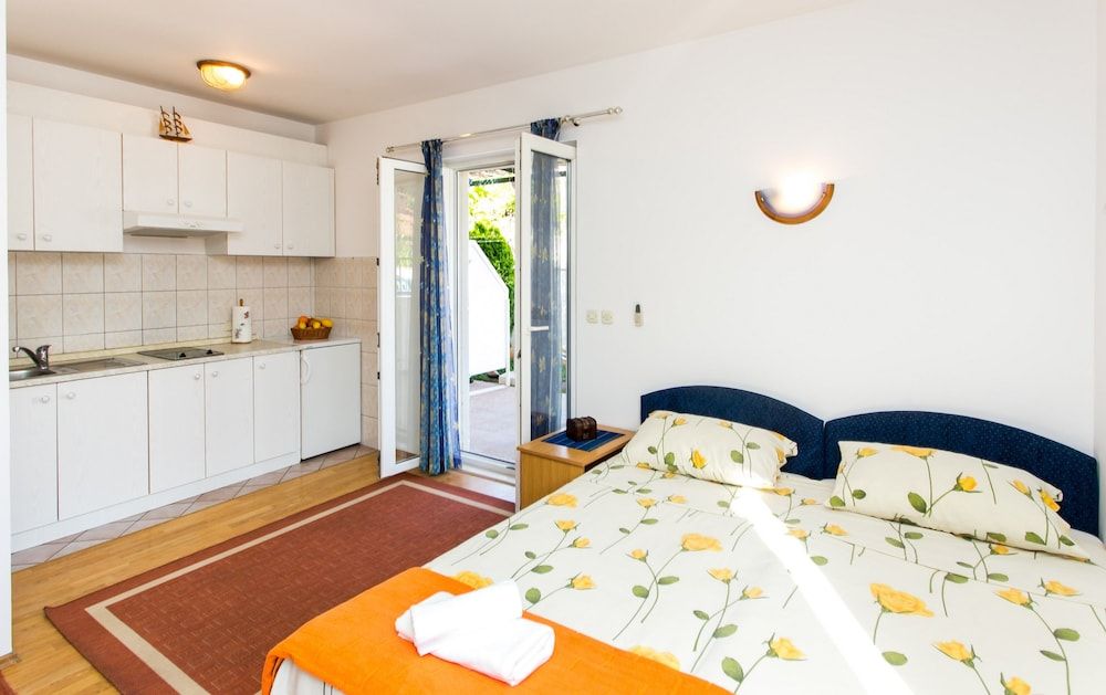 Apartments Miramare & Campara Standard Studio, Terrace, Garden View 5