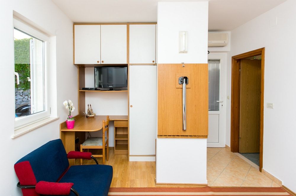 Apartments Miramare & Campara Standard Studio, Terrace, Garden View 12